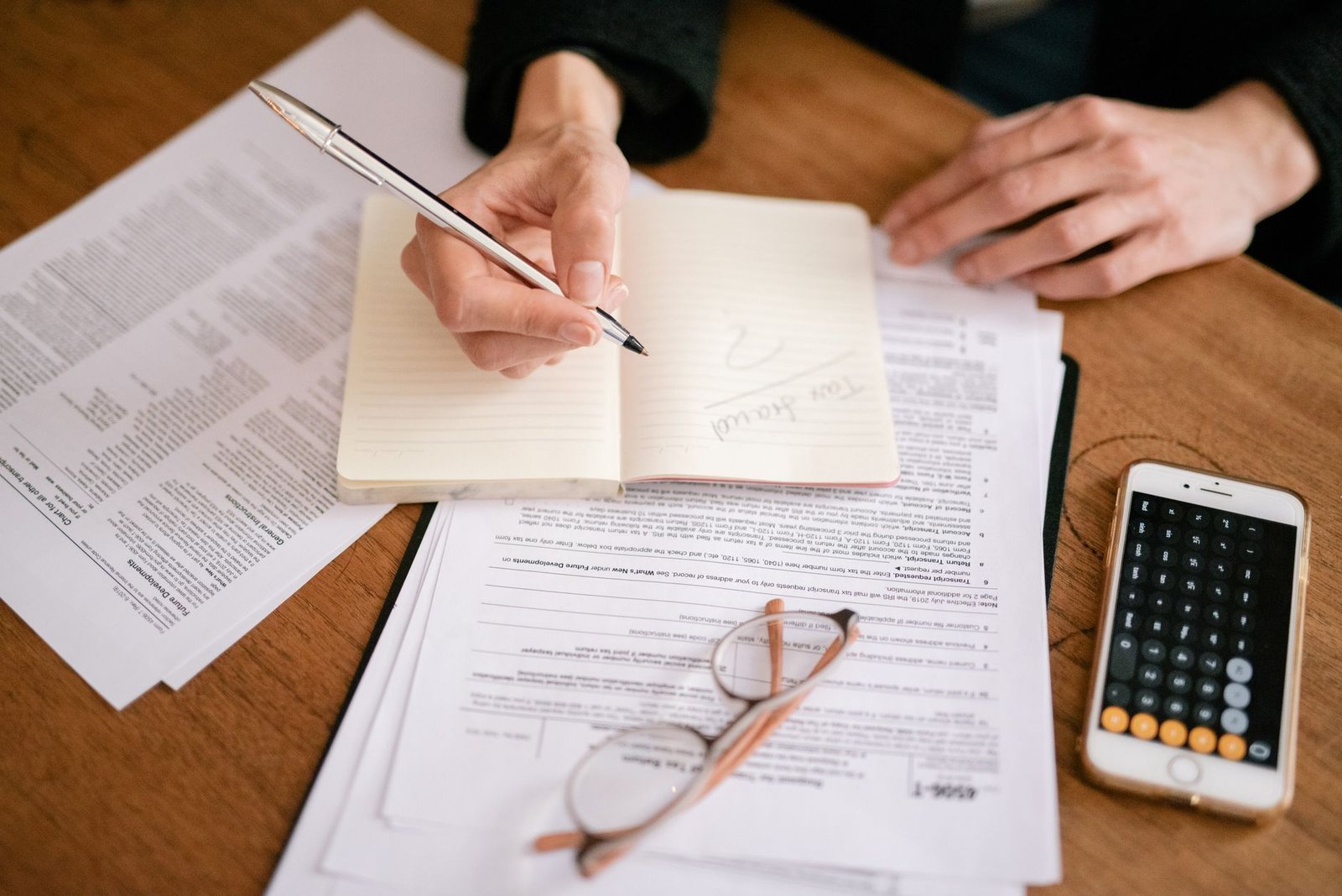 Person keeping a written log of requests and contacts, representing rights and the grievance process during a psychiatric hospital stay